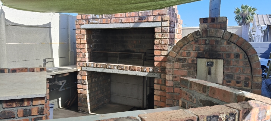 3 Bedroom Property for Sale in Uitsig Western Cape